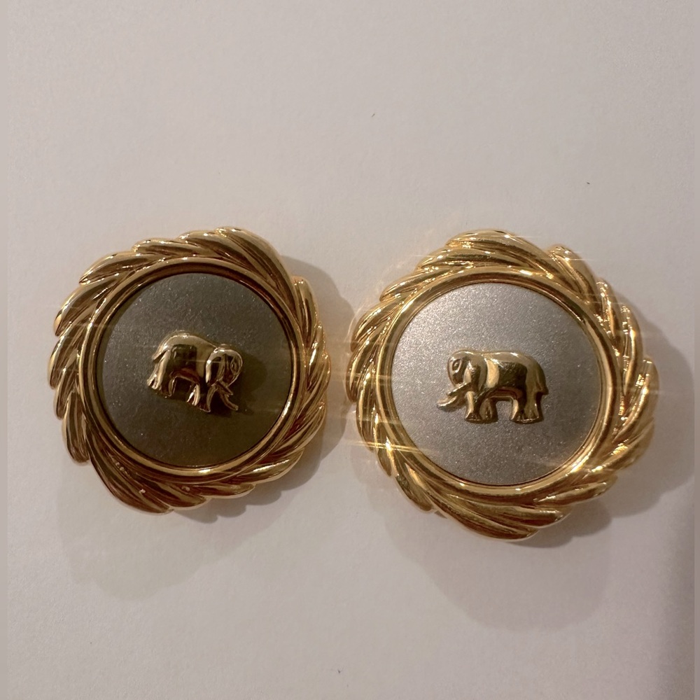 Vintage Finesse Gold Tone Elephant Round Clip Earrings - NOS